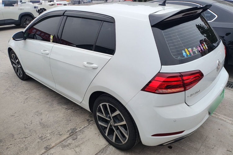 Volkswagen Golf 2020 car image #5