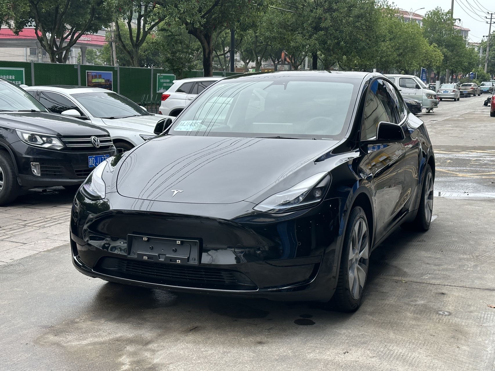 Tesla Model Y 2023 #2 Tesla Model Y 2023 car image #2