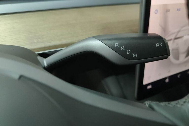 Tesla Model Y 2022 #18 Tesla Model Y 2022 car image #18