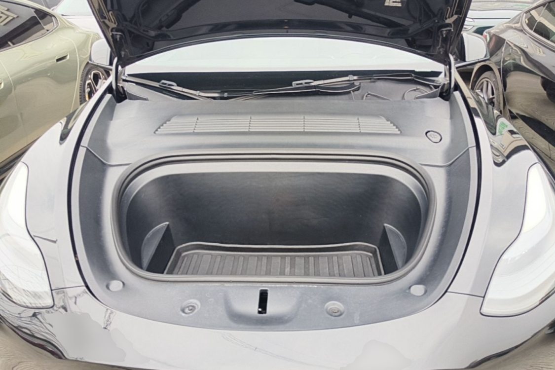 Tesla Model Y 2024 صورة سيارة #11