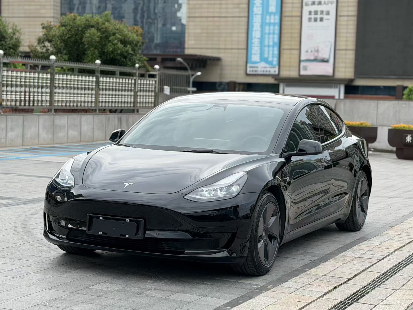 Tesla Model 3 2021 car image 