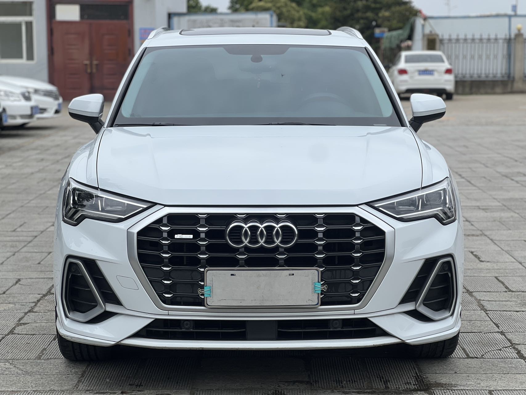 Audi Q3 2021 car image #3
