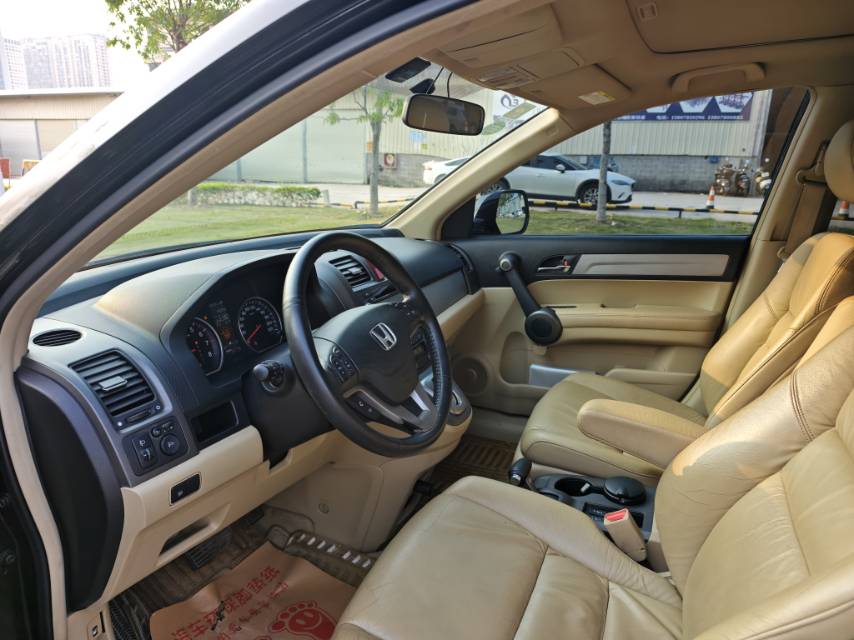 2011 car image #6