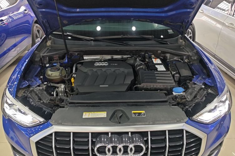 Audi Q3 2019 car image #22