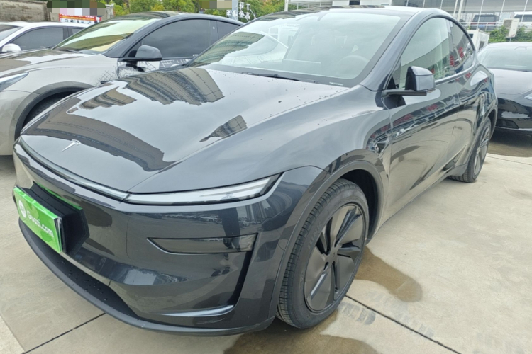 Tesla Model Y 2025 #2 Tesla Model Y 2025 car image #2