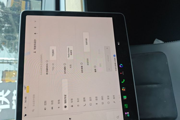 Tesla Model Y 2023 car image #22