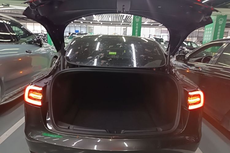 Tesla Model 3 2022 car image #19