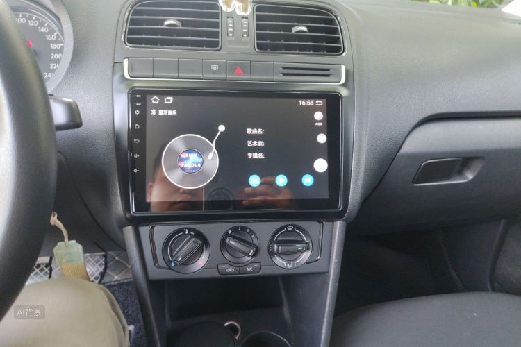 Volkswagen Polo 2014 car image #15