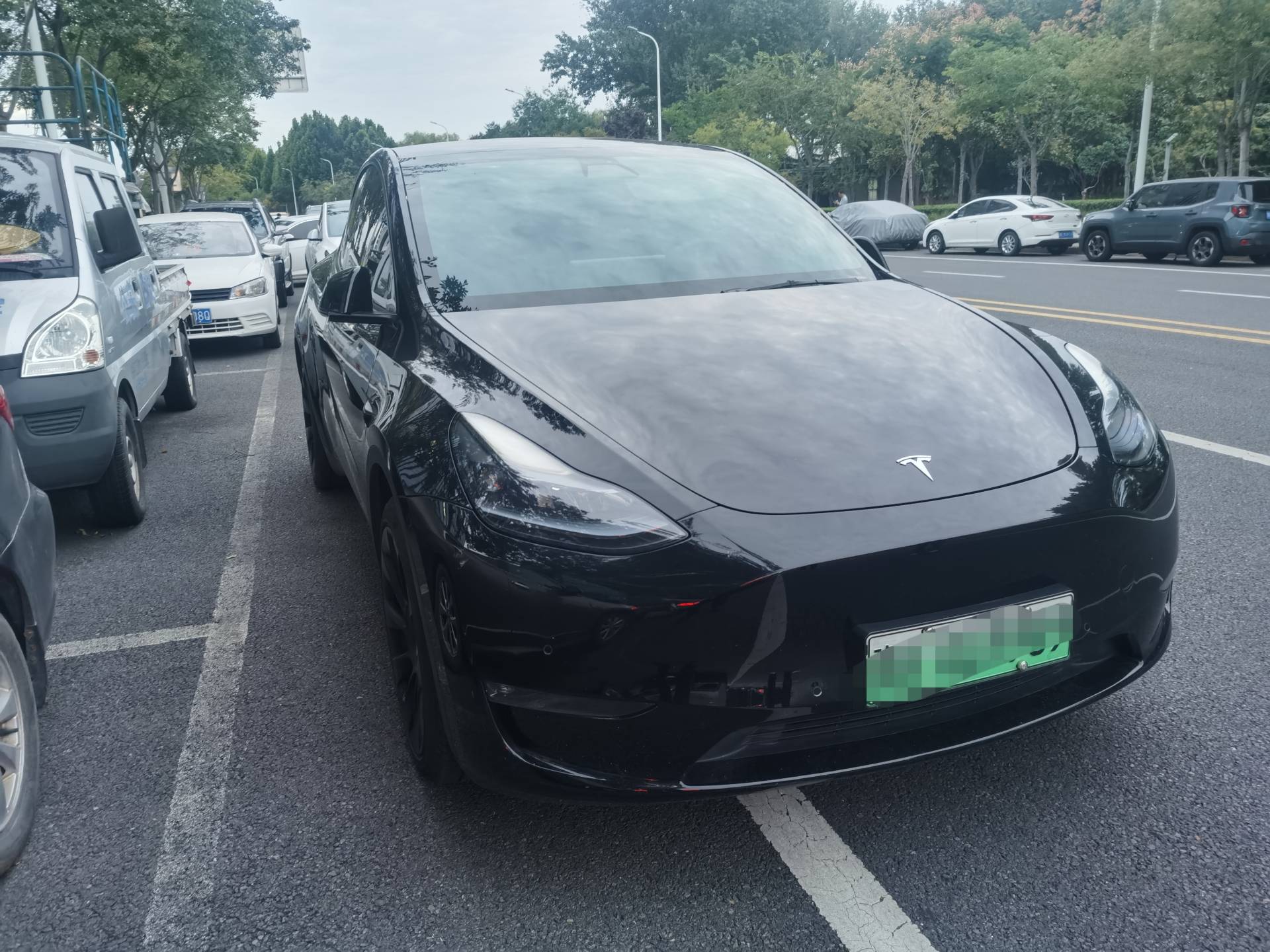 Tesla Model Y 2023 #2 Tesla Model Y 2023 car image #2
