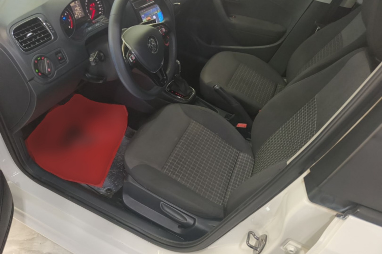 Volkswagen Polo 2017 car image #19