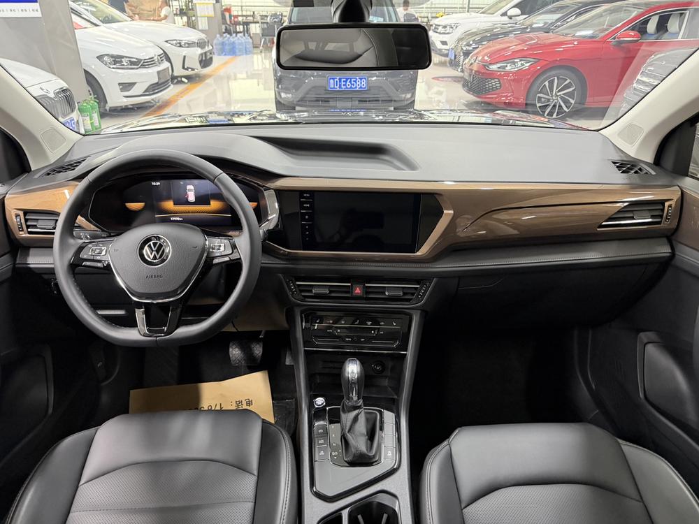 Volkswagen Tharu 2022 car image #7