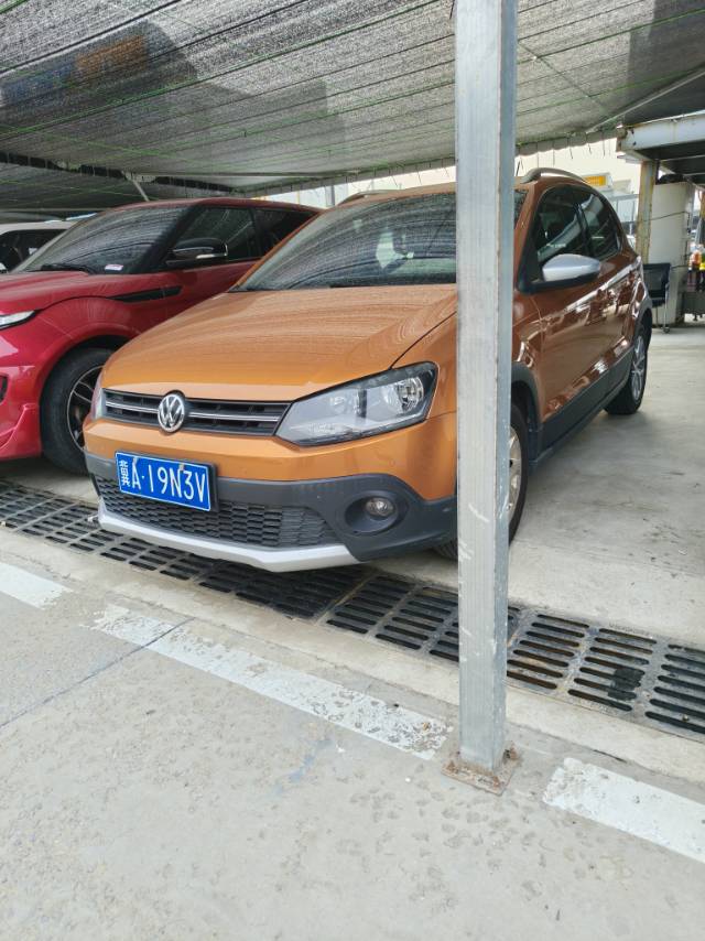 Volkswagen Polo 2015 car image #2