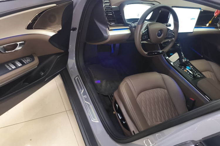 BYD Han 2024 immagine di auto #16