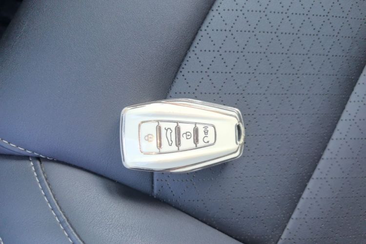 GEELY Emgrand 2021 car image #14