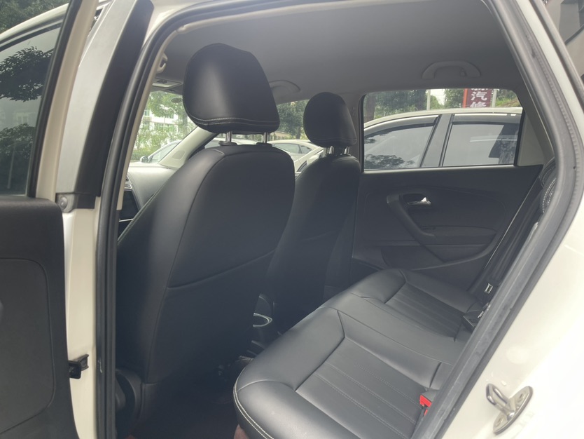 Volkswagen Polo 2019 car image #5
