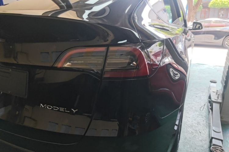 Tesla Model Y 2023 #8 Tesla Model Y 2023 car image #8