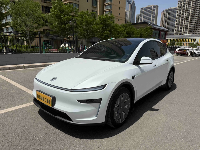 Tesla Model Y 2025 #5 Tesla Model Y 2025 car image #5