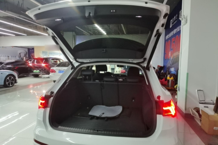 Audi Q3 2023 car image #19