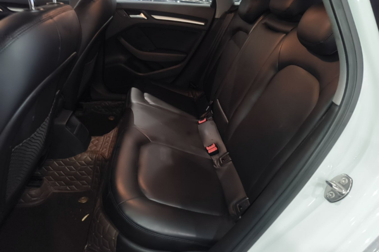 Audi A3 2019 car image #13