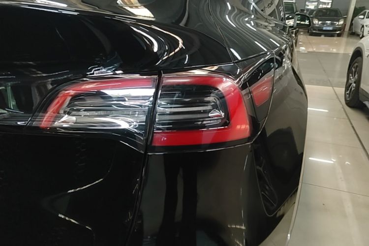 Tesla Model Y 2022 car image #8