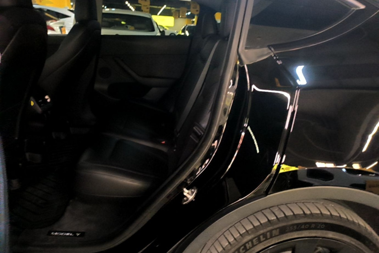 Tesla Model Y 2022 car image #17
