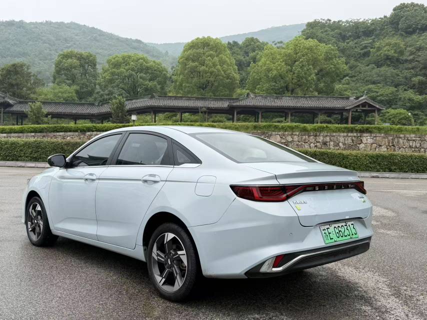 GEELY Emgrand L HiP 2022 car image #5