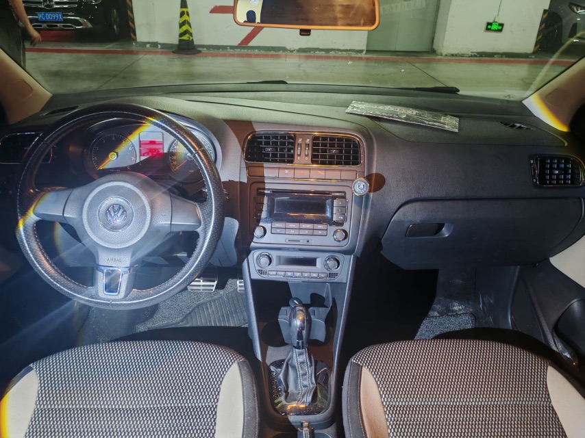 Volkswagen Polo 2012 car image #3
