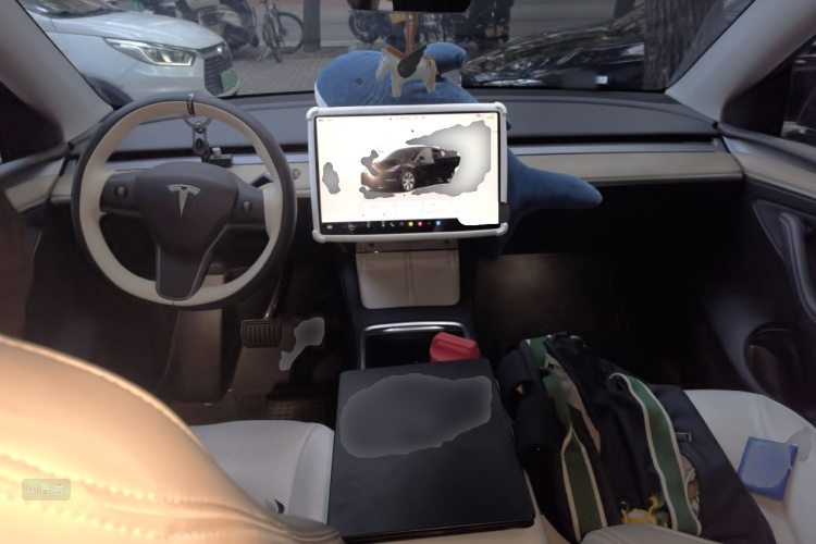 Tesla Model Y 2023 #11 Tesla Model Y 2023 car image #11