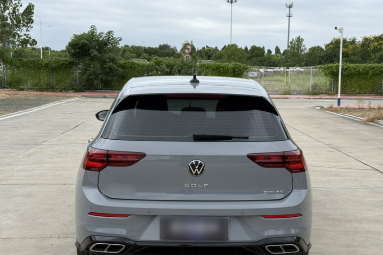 Volkswagen Golf 2024 car image #3