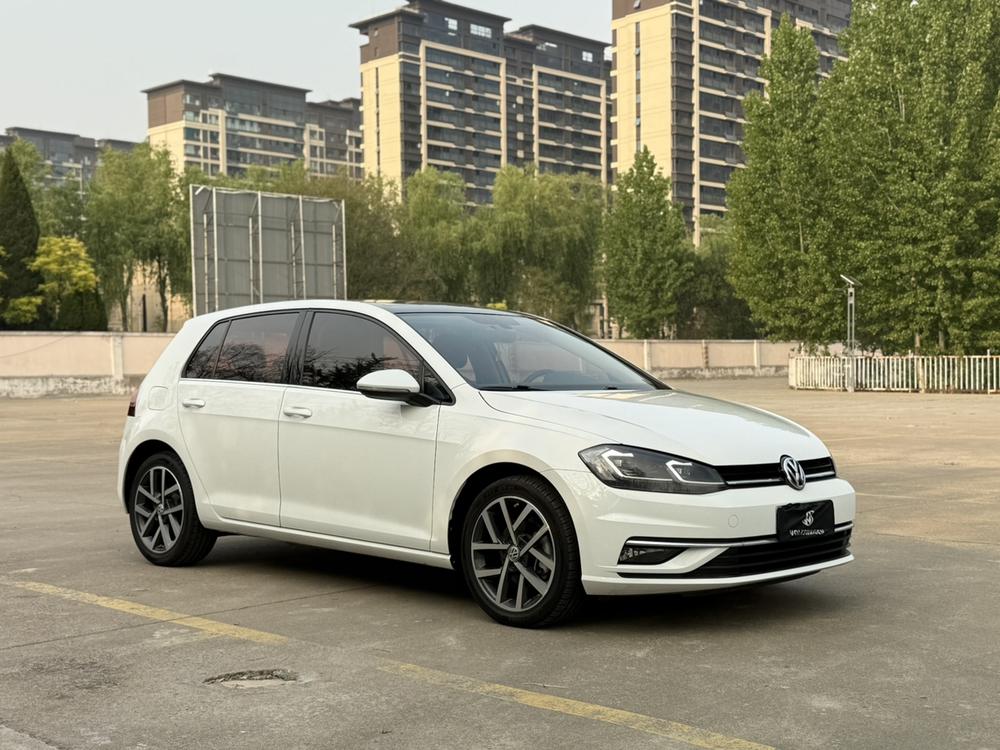 Volkswagen Golf 2020 car image #3