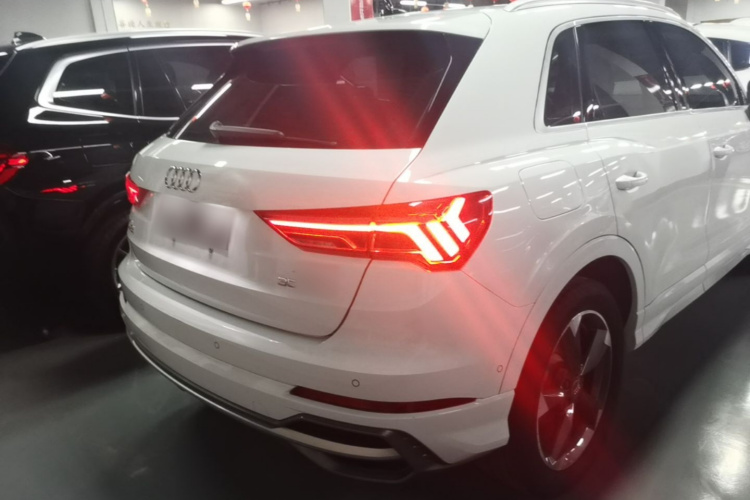 Audi Q3 2021 car image #7
