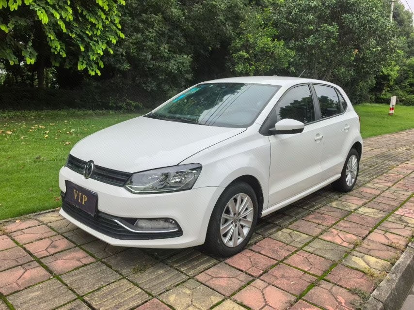 Volkswagen Polo 2015 car image 