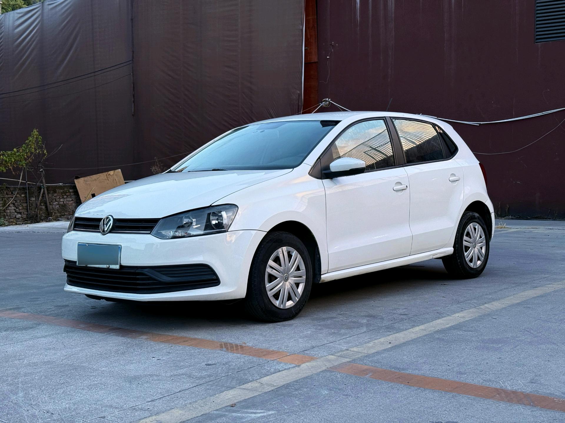 Volkswagen Polo 2015 Volkswagen Polo 2015 car image