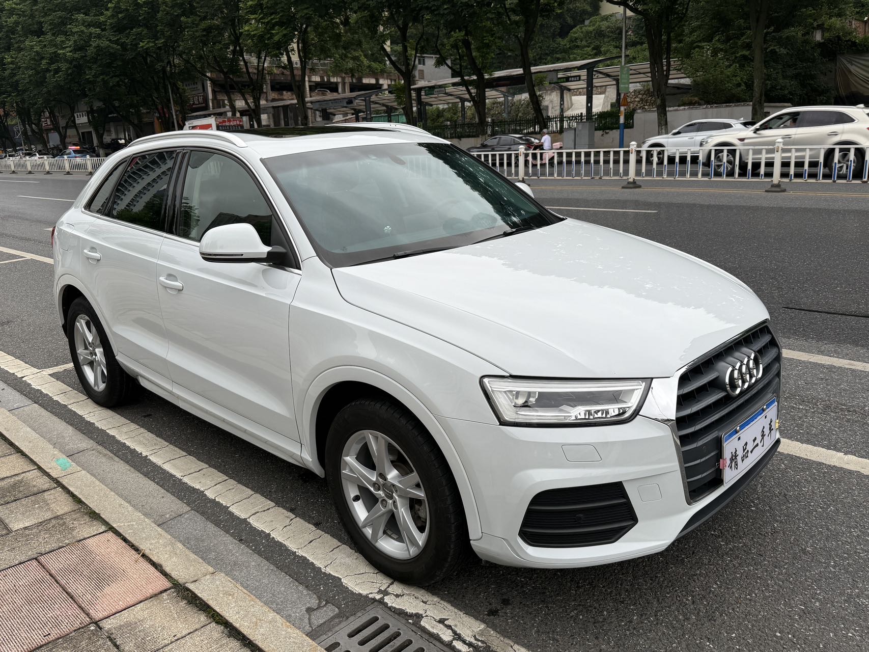 Audi Q3 2018 car image #3