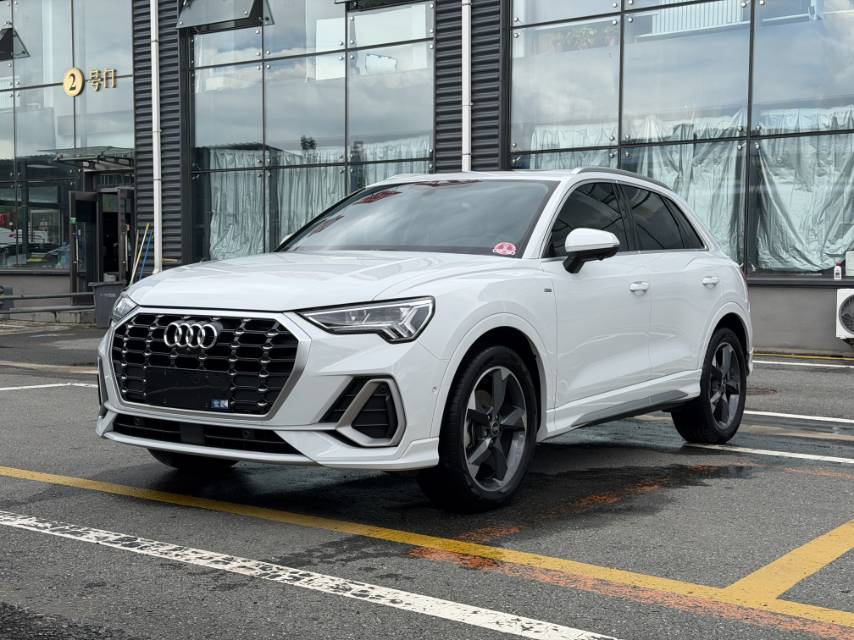Audi Q3 2023 car image 