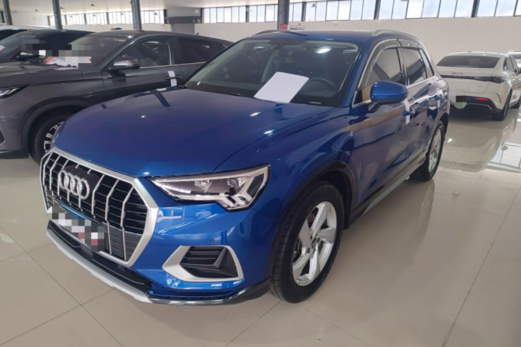 Audi Q3 2019 car image #2