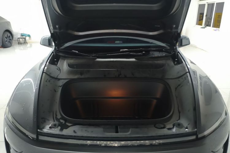 Tesla Model Y 2025 #20 Tesla Model Y 2025 car image #20