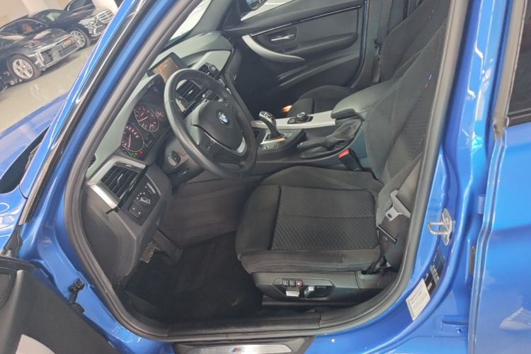 BMW 3 Series 2017 car image #15