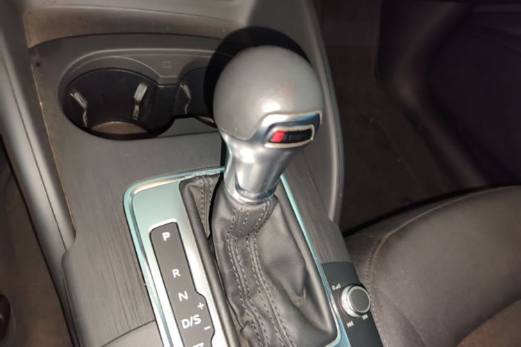 Audi A3 2018 car image #18