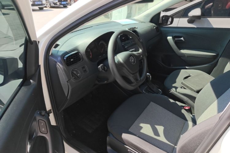 Volkswagen Polo 2018 car image #16