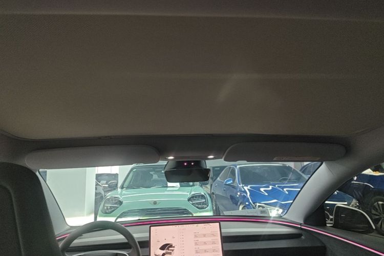 Tesla Model 3 2024 car image #18