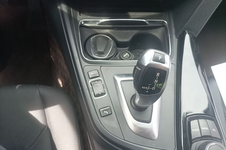 BMW 3 Series 2017 car image #14