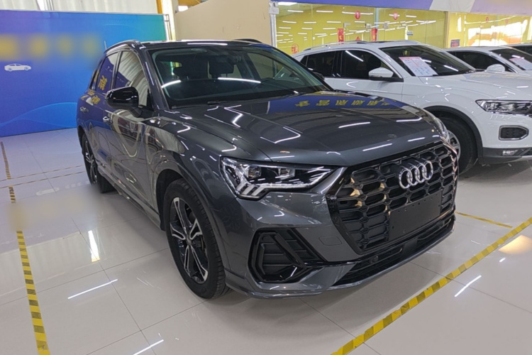 Audi Q3 2020 car image #4