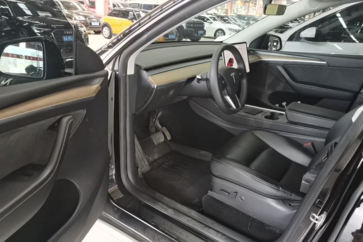 Tesla Model Y 2021 #16 Tesla Model Y 2021 car image #16