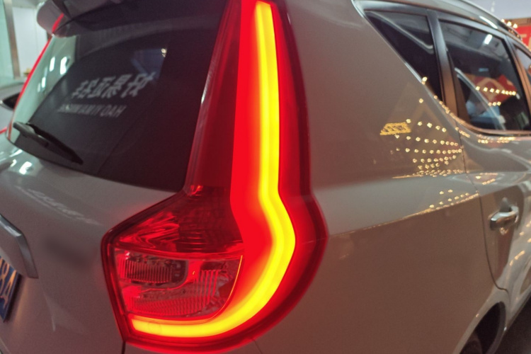 GEELY Vision X6 2017 immagine di auto #8