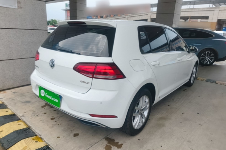 Volkswagen Golf 2018 car image #7