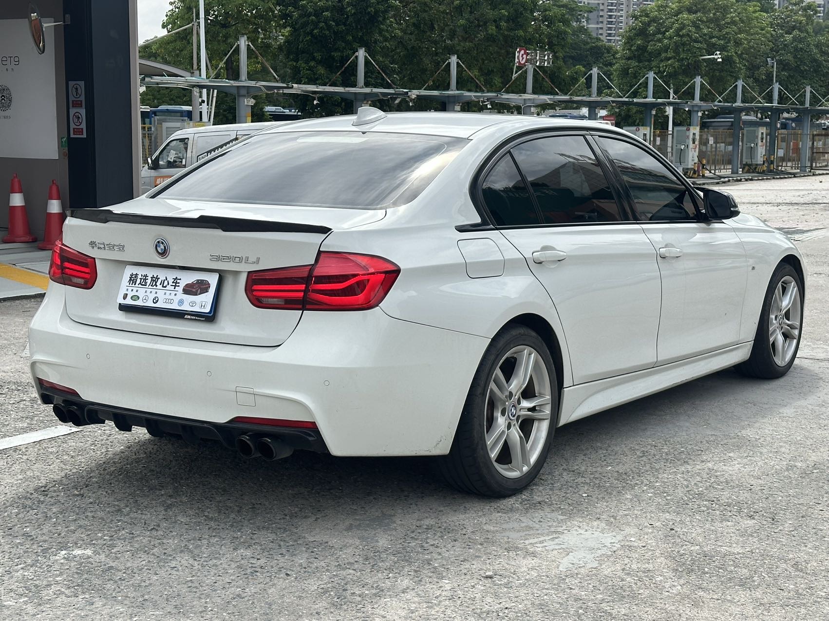 BMW 3 Series 2018 car image #9