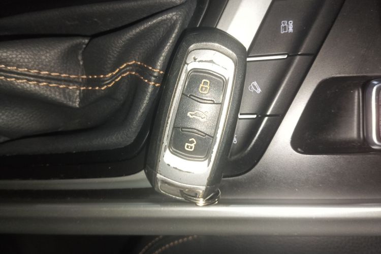 GEELY Vision X6 2019 immagine di auto #9