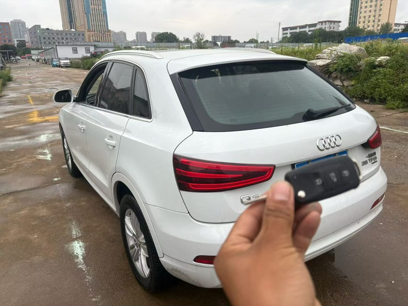 Audi Q3 2015 car image #5