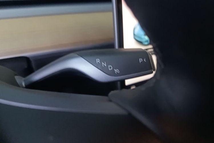Tesla Model Y 2021 car image #14